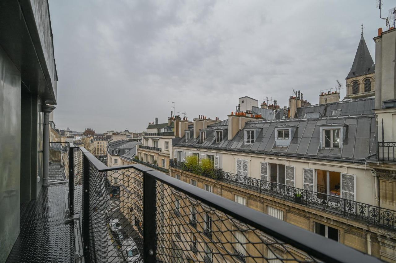 Place In Saint Germain Des Pres * Parijs